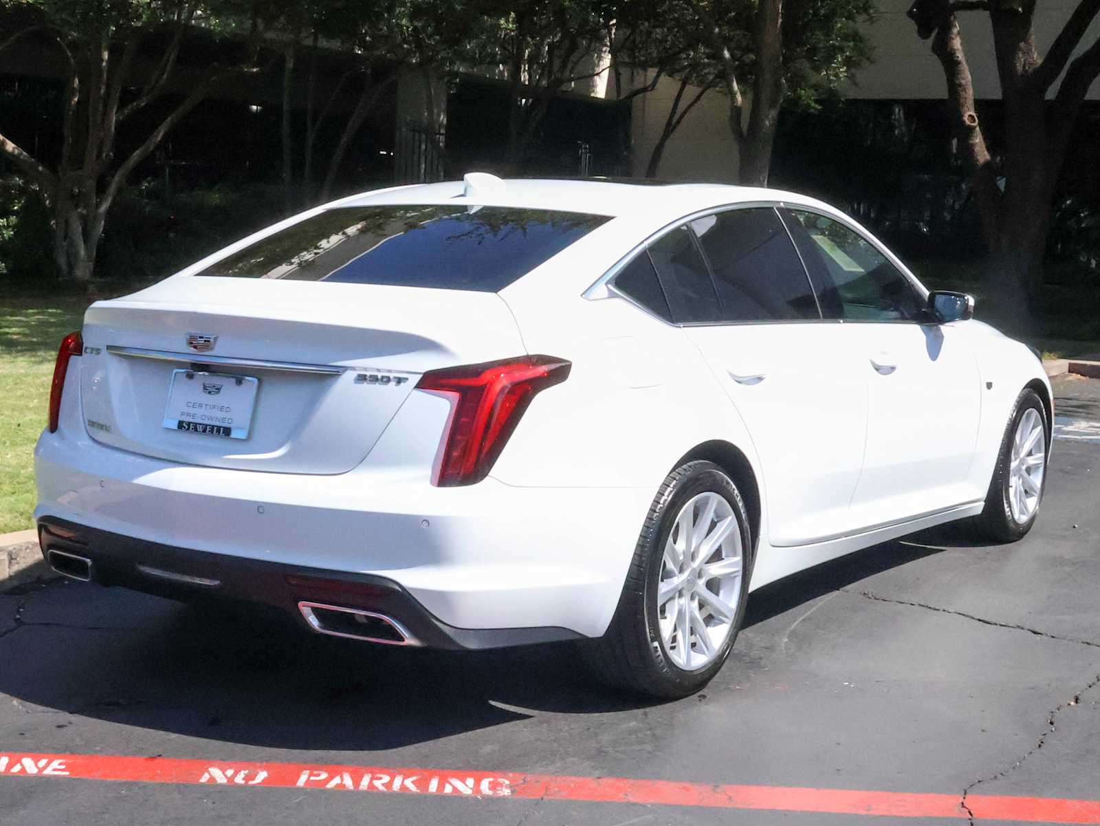 2023 Cadillac CT5 Luxury photo 2