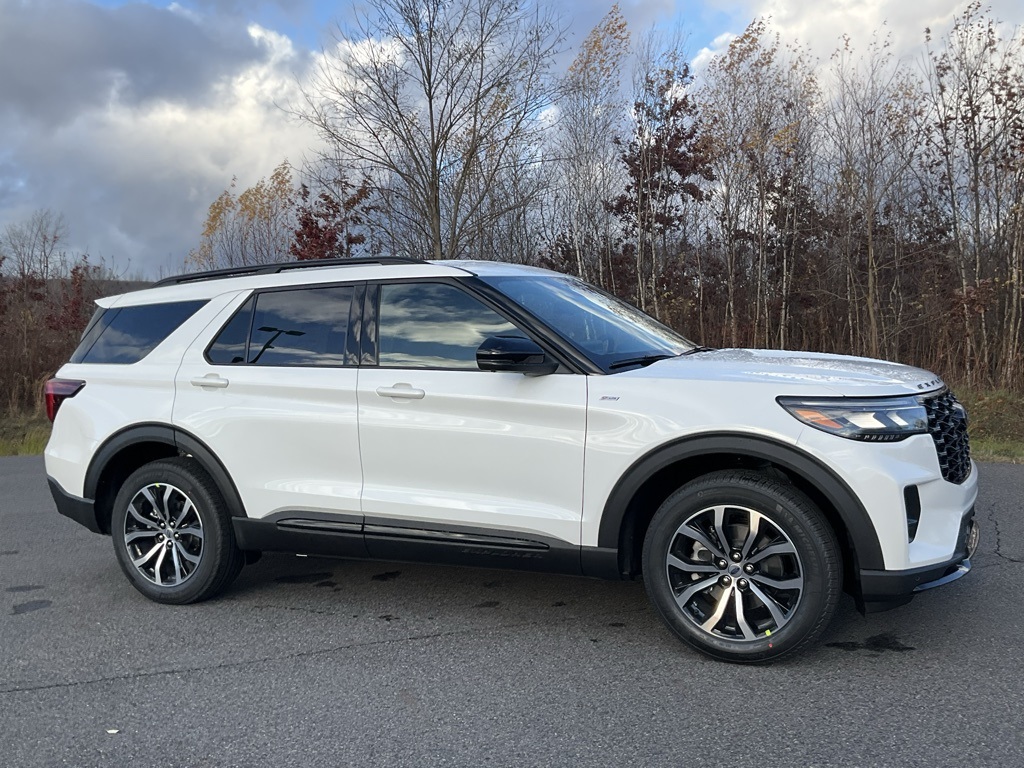 2026 Ford Explorer ST-LINE's photo