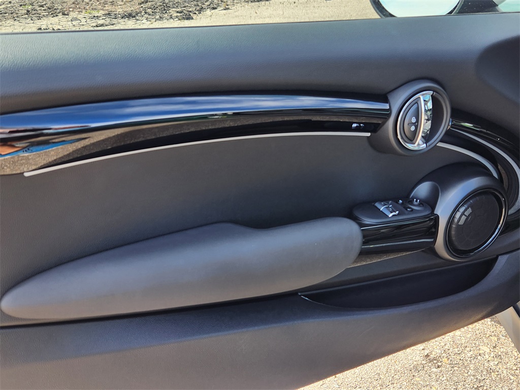 2024 Mini Cooper 2 Door Hardtop SE photo 6