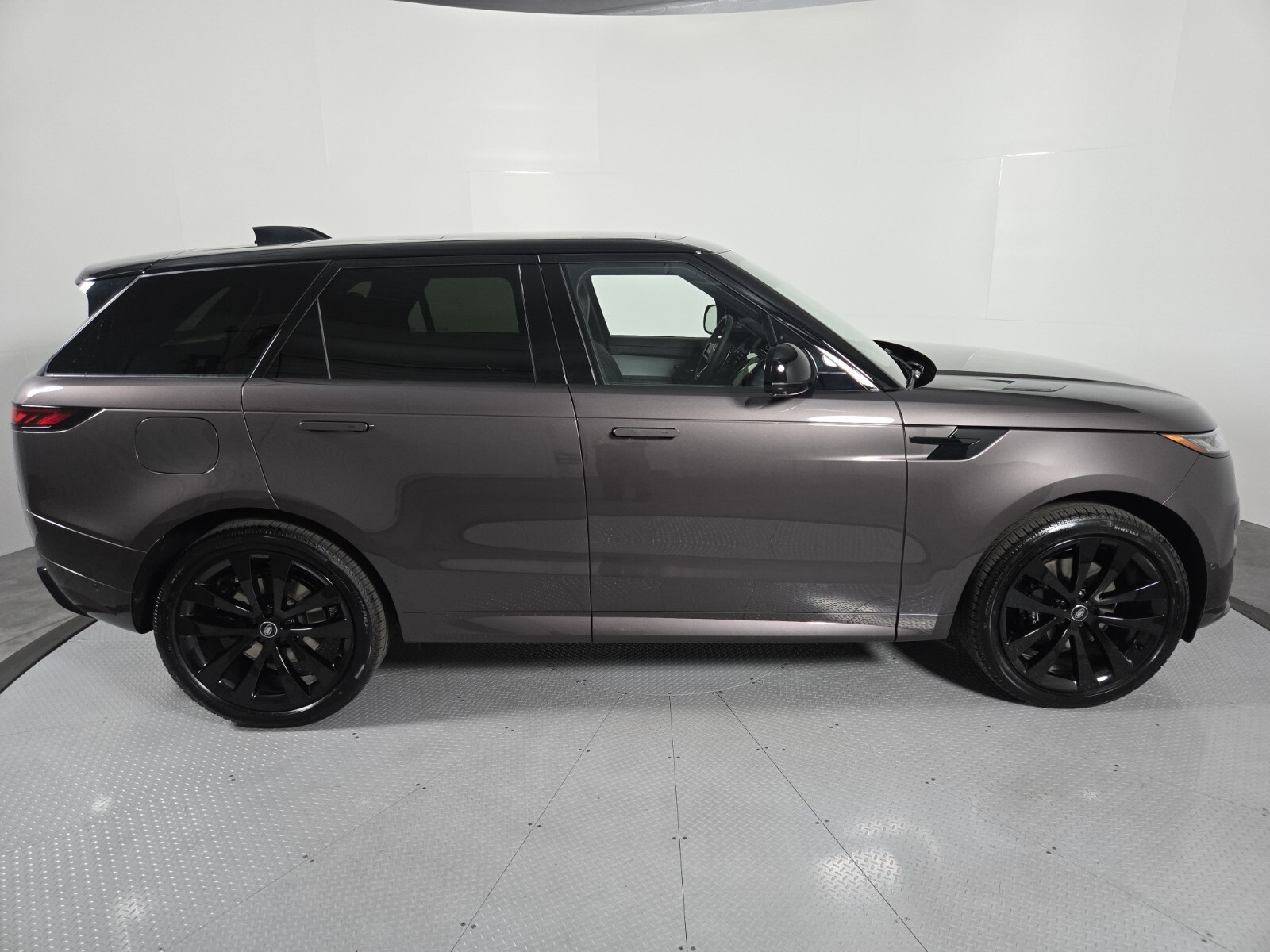 2025 Land Rover Range Rover Sport SE photo 14