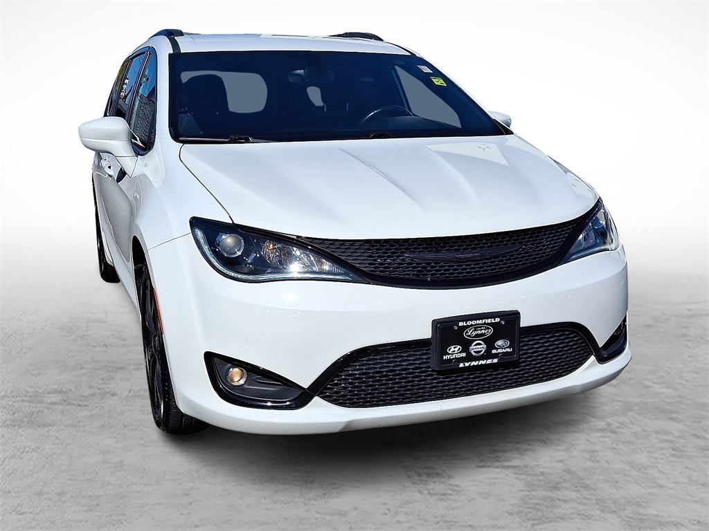 2018 Chrysler Pacifica Touring Plus photo 2