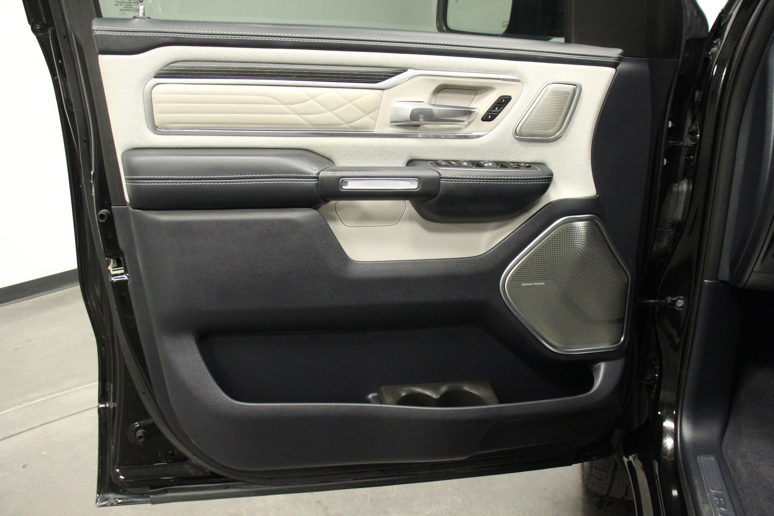 2022 Ram 1500 Limited photo 13