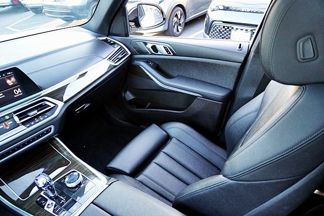 Used 2020 White BMW sDrive40i image 24