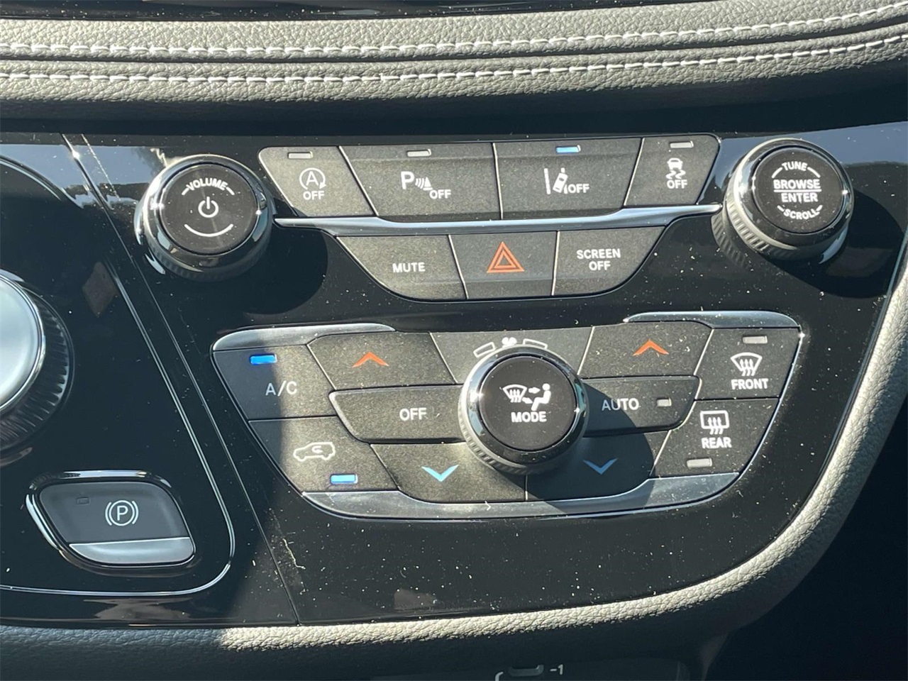 2026 Chrysler Pacifica photo 18