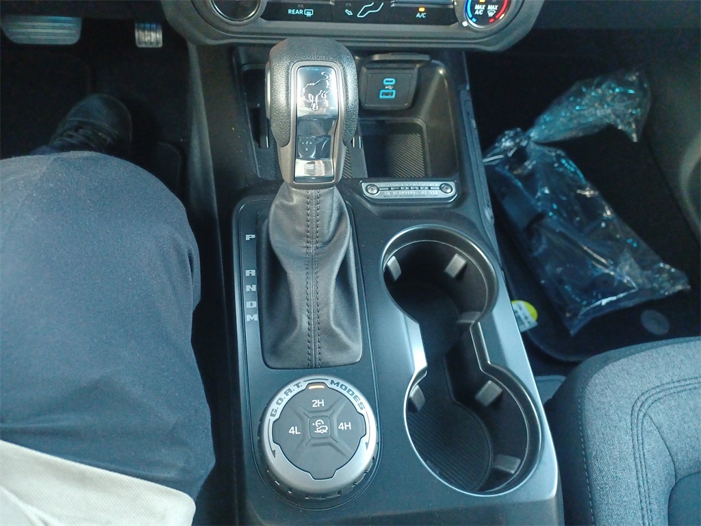 2025 Ford Bronco Base photo 27