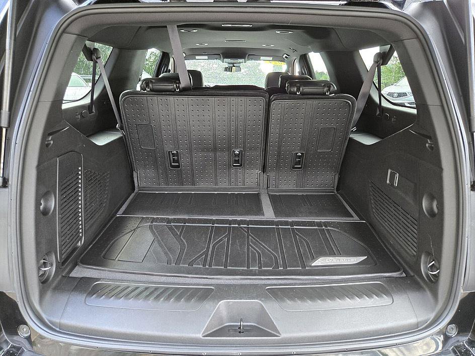 2024 Chevrolet Suburban LS photo 13