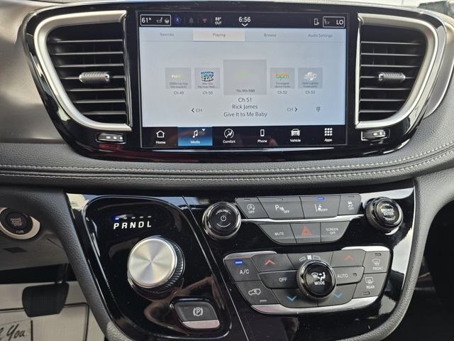 2026 Chrysler Pacifica photo 22