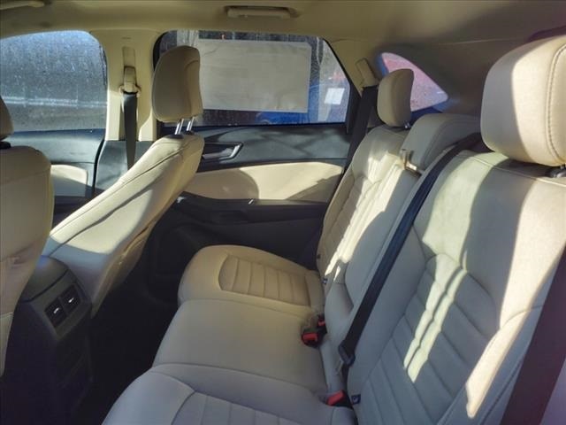 2024 Ford Edge SE photo 3