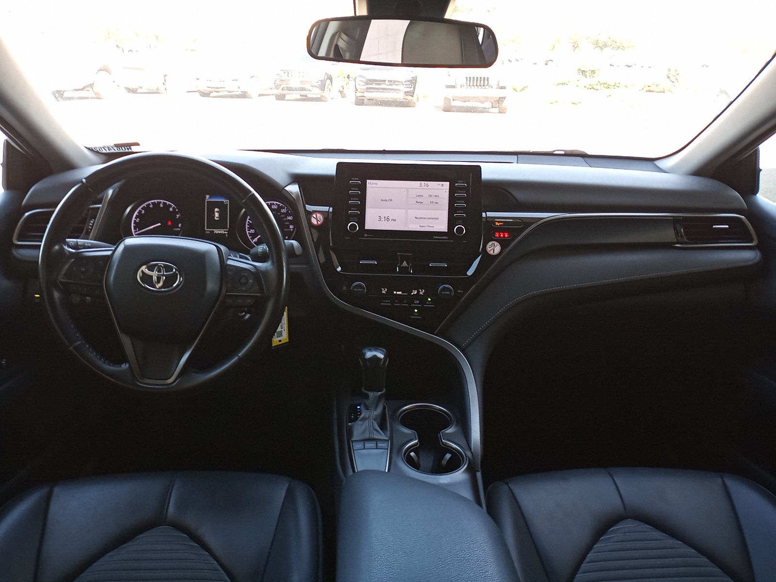 2022 Toyota Camry SE photo 8