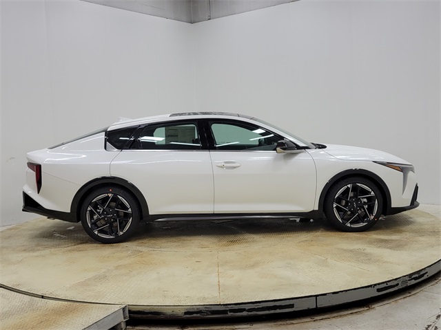 2025 Kia K4 GT-Line photo 3