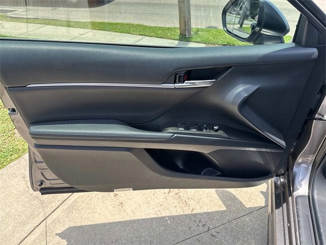2021 Toyota Camry XSE photo 18