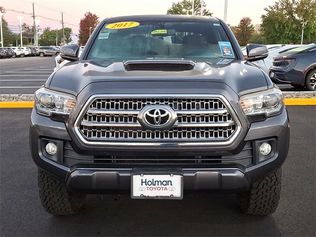 2017 Toyota Tacoma TRD Sport photo 3