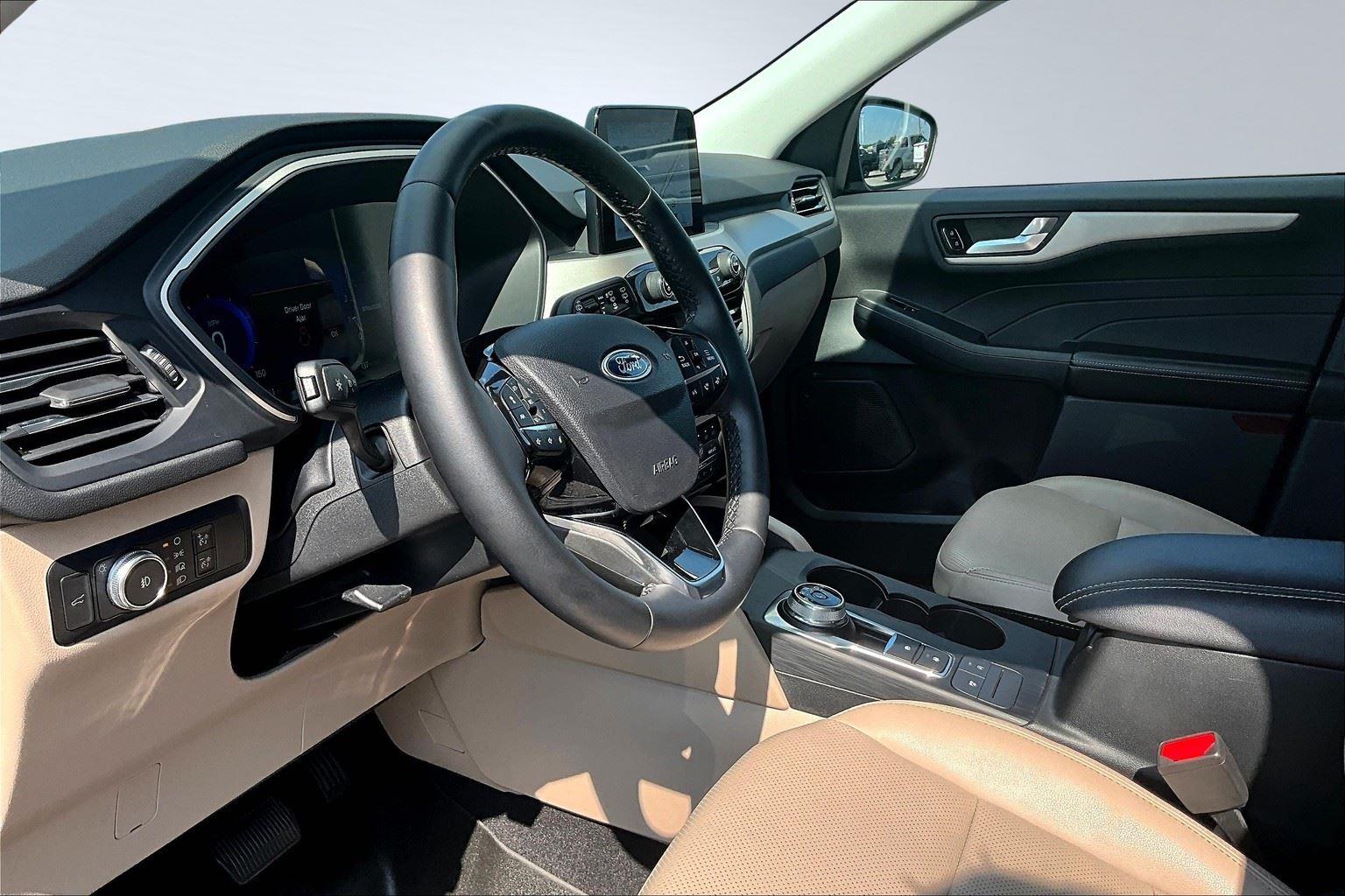 2022 Ford Escape SEL photo 9