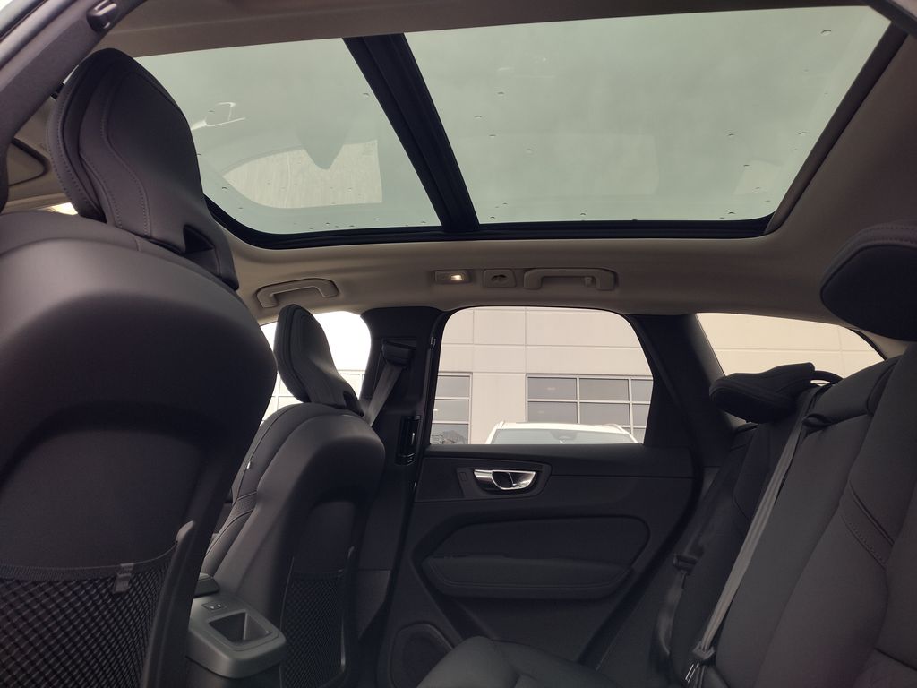 2026 VOLVO XC60 - Image 19