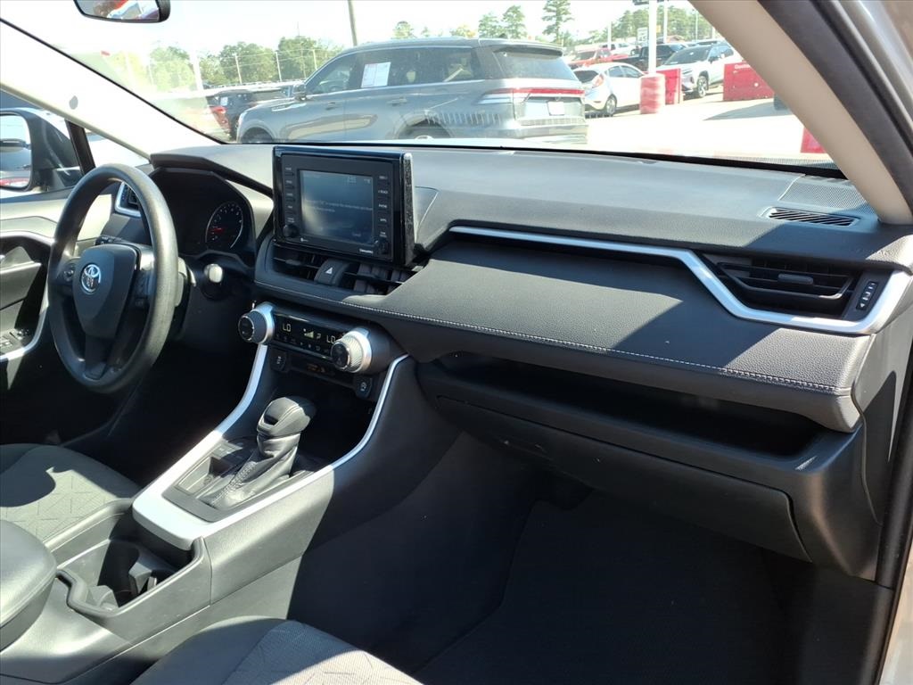 2021 Toyota RAV4 XLE photo 4