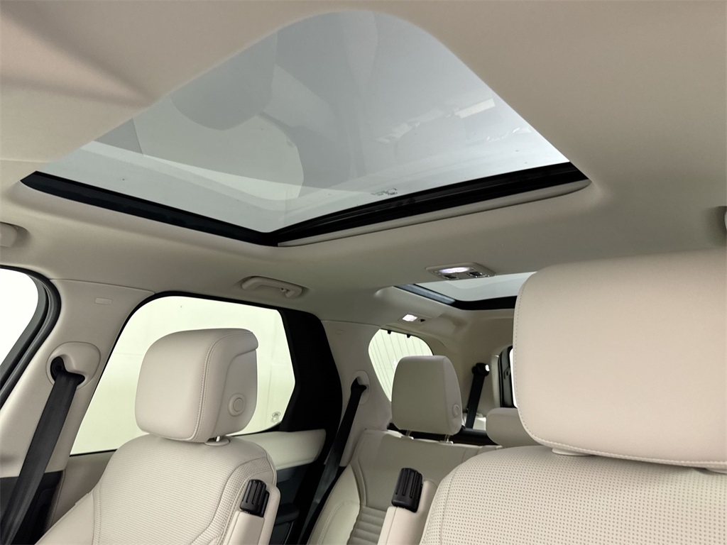 2025 Land Rover Discovery SE photo 19