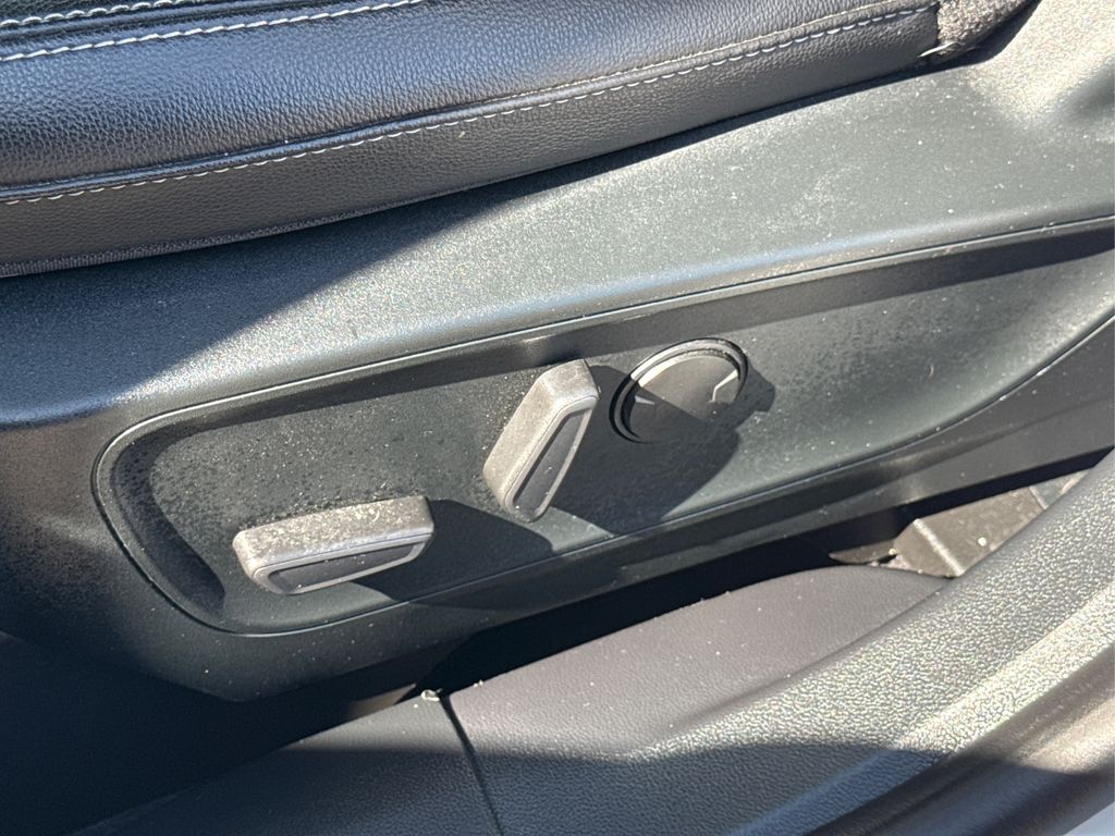 2022 Ford Escape SEL photo 32
