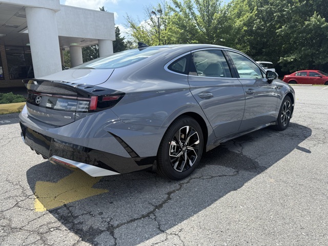 2025 Hyundai Sonata SEL photo 3