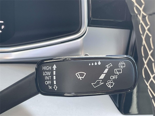 2025 Volkswagen Taos SE photo 25
