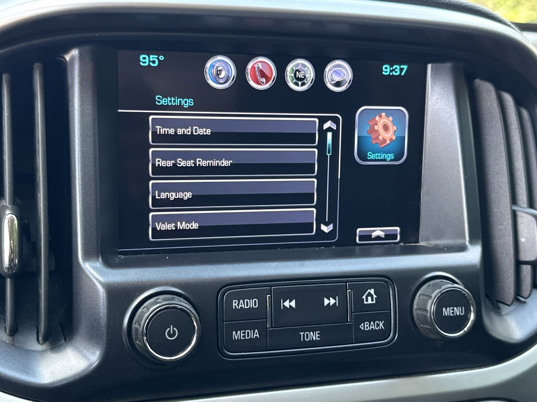 2017 Chevrolet Colorado LT photo 21