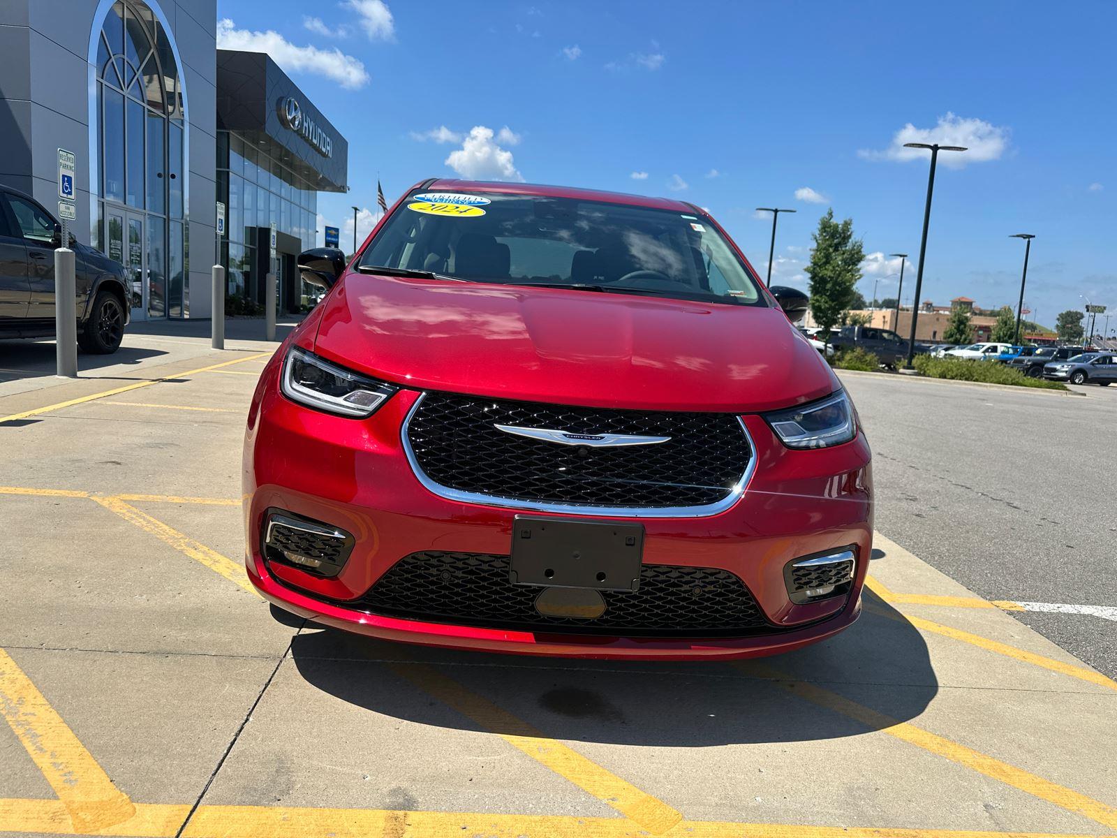 2024 Chrysler Pacifica Limited photo 3