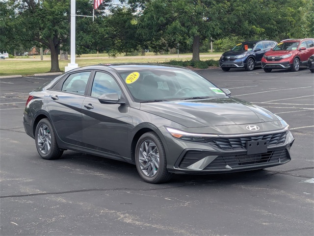 2024 Hyundai Elantra SEL photo 4