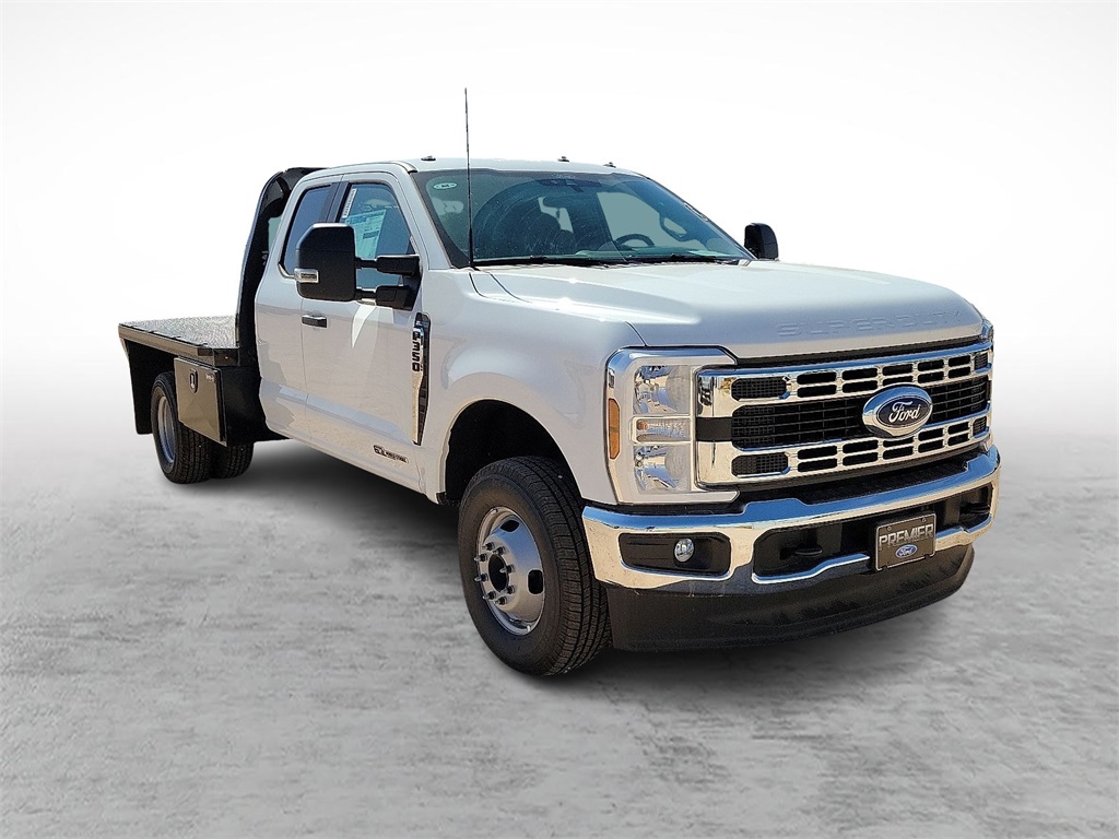 2025 Ford F-350 Super Duty Chassis Cab XL's photo