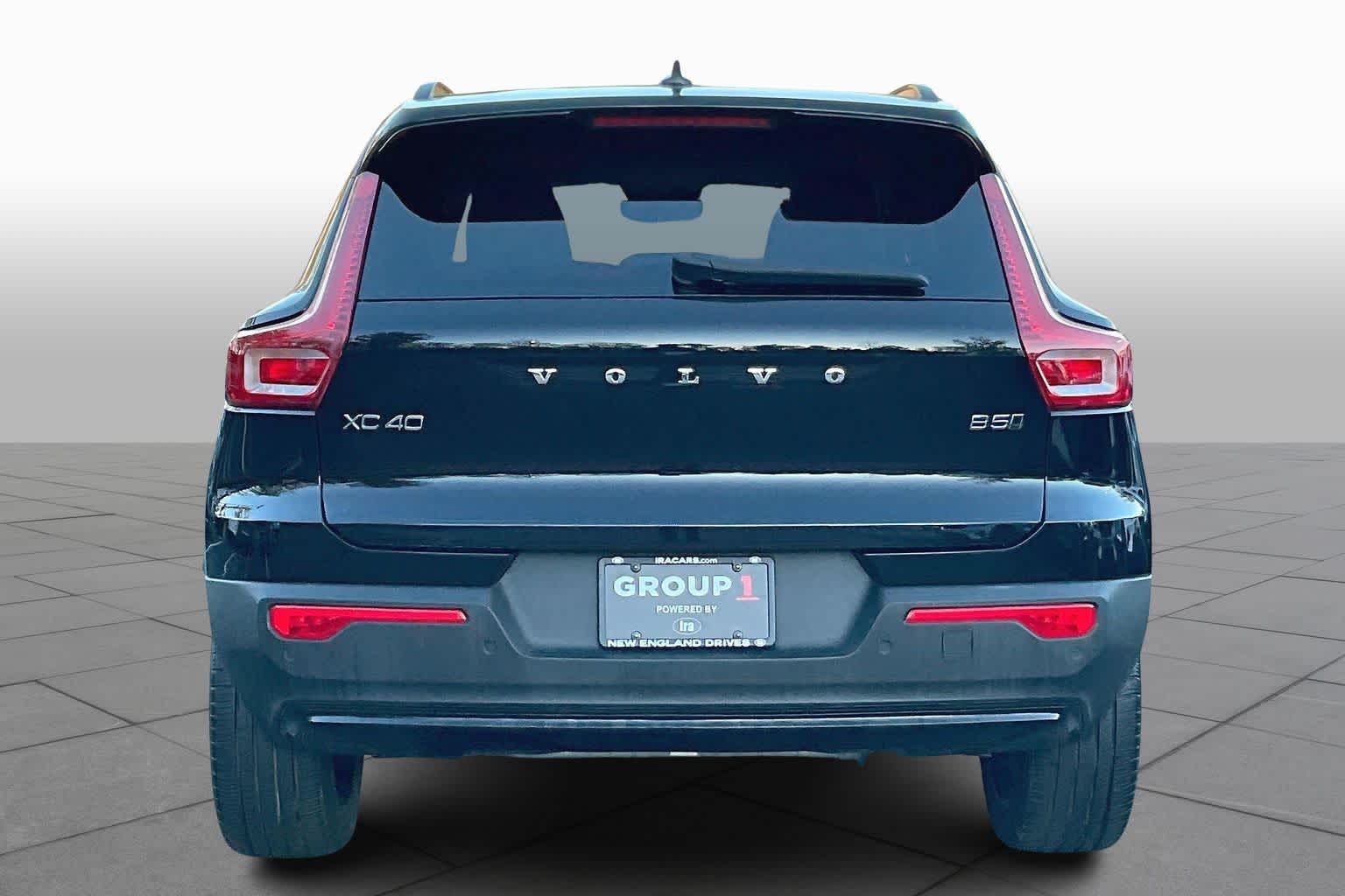 2023 Volvo XC40 Plus photo 3