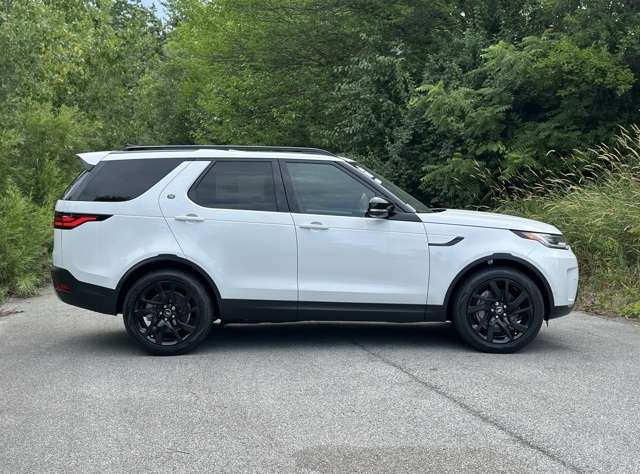 2025 Land Rover Discovery S photo 4