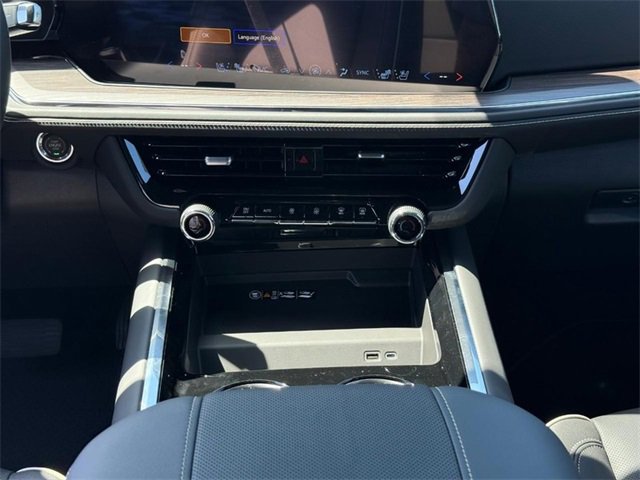 2025 Chevrolet Suburban Premier photo 11