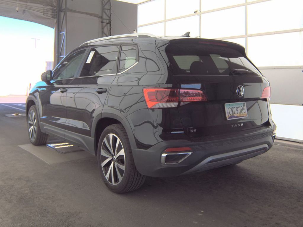 2024 Volkswagen Taos SE photo 3
