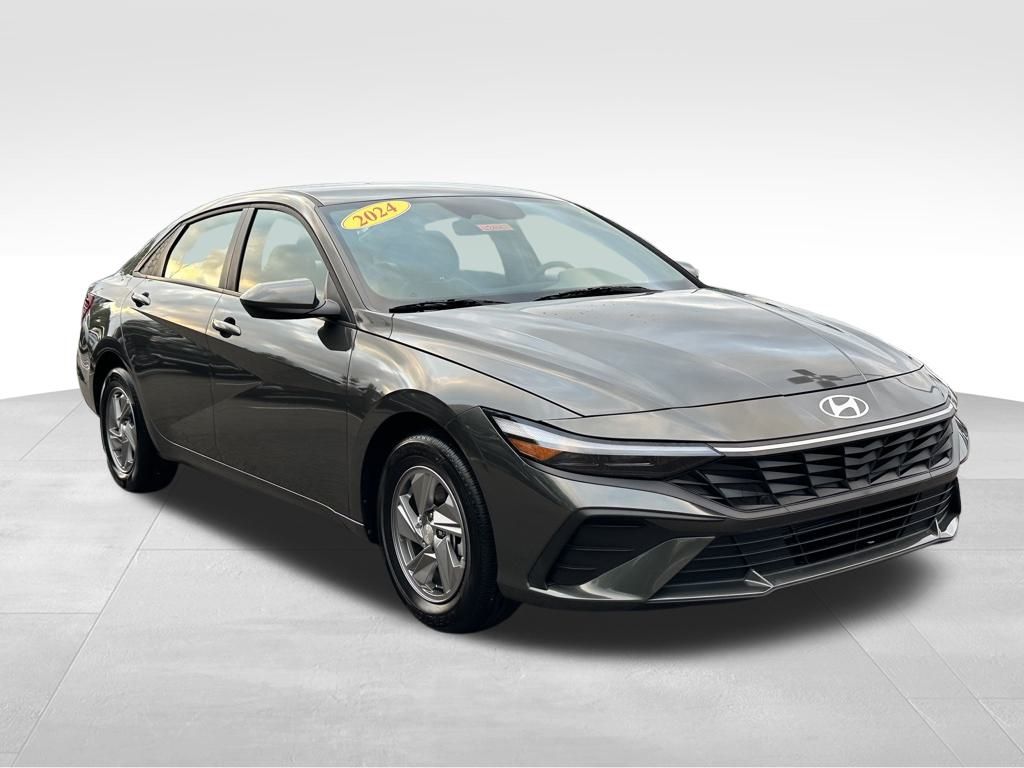 2024 Hyundai Elantra SE photo 3