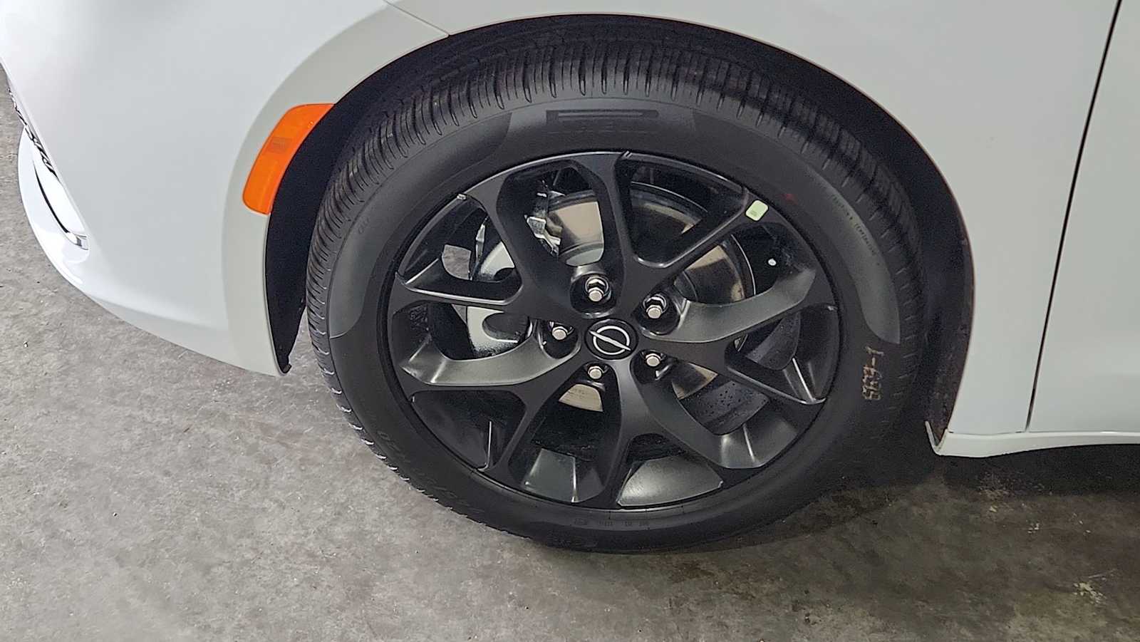 2026 Chrysler Pacifica Limited photo 14