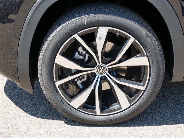 2025 Volkswagen Atlas SEL Premium R-Line photo 2