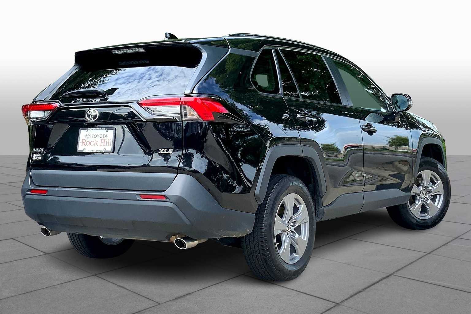 2024 Toyota RAV4 XLE photo 12