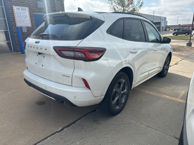 2023 Ford Escape ST-Line Select photo 4