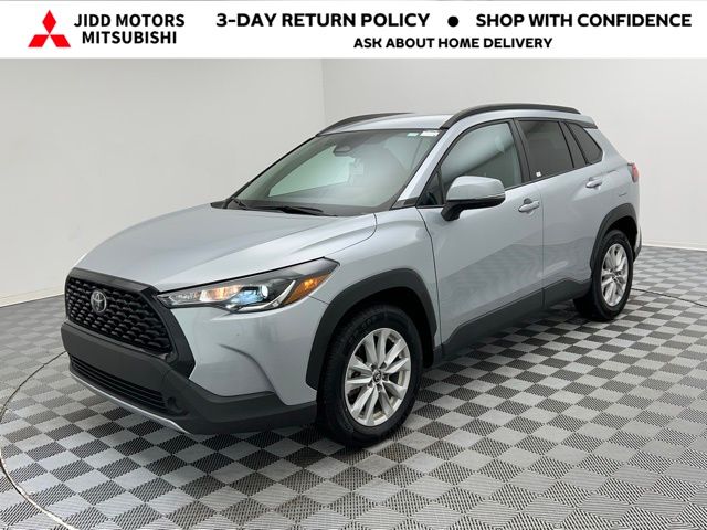 2024 Toyota Corolla Cross LE's photo