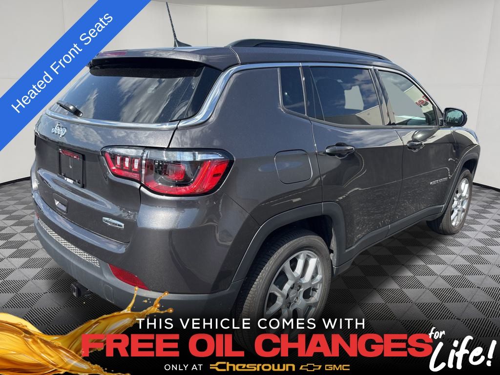 2023 Jeep Compass Latitude Lux photo 4