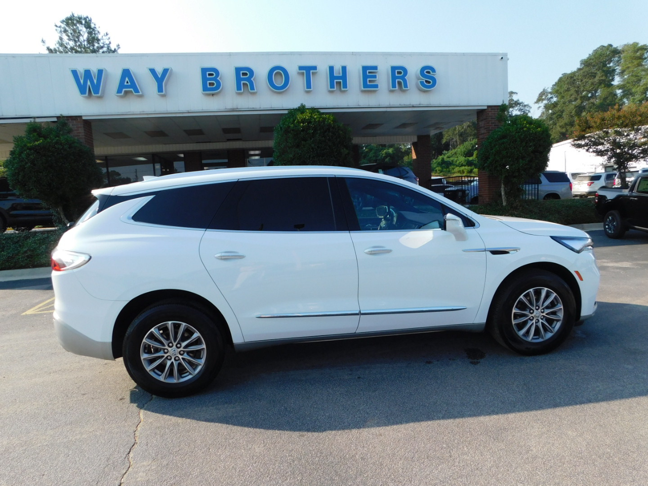 2023 Buick Enclave Essence's photo