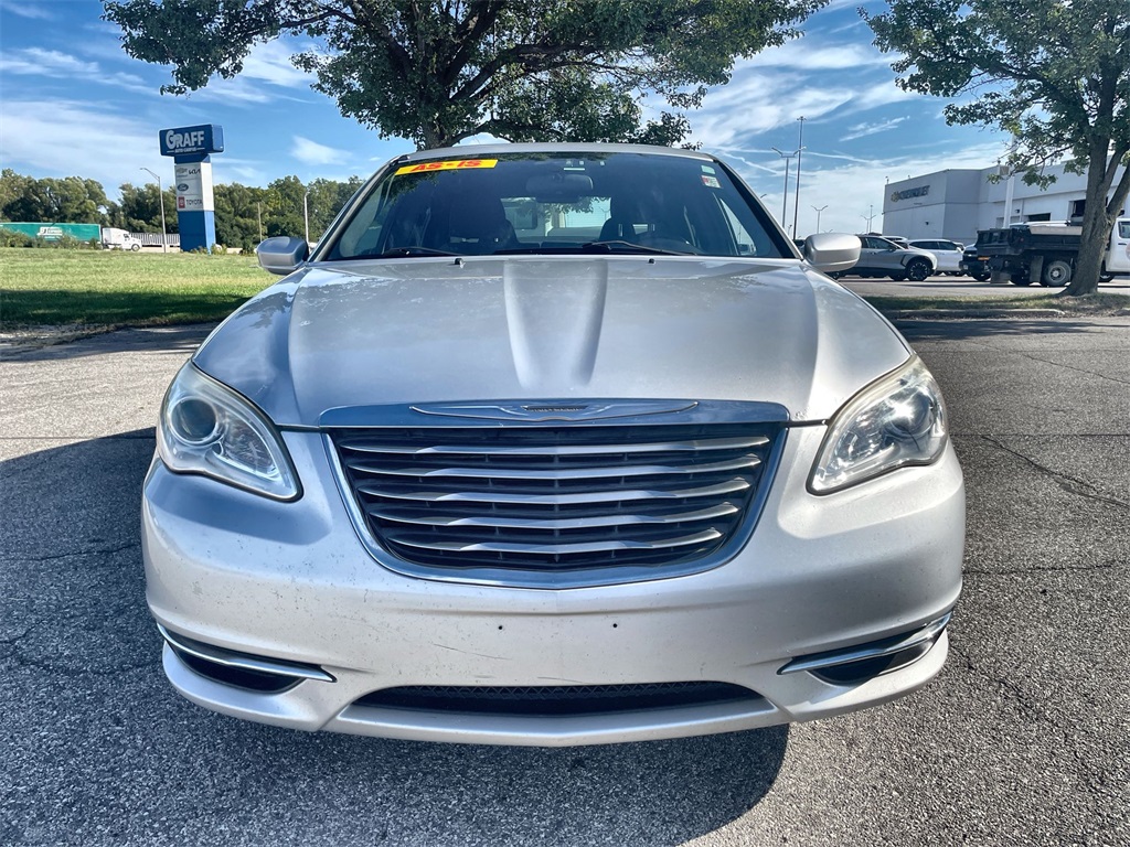 2012 Chrysler 200 LX photo 3