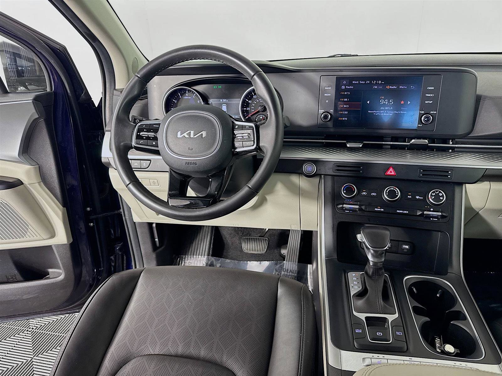 2024 Kia Carnival LX photo 22