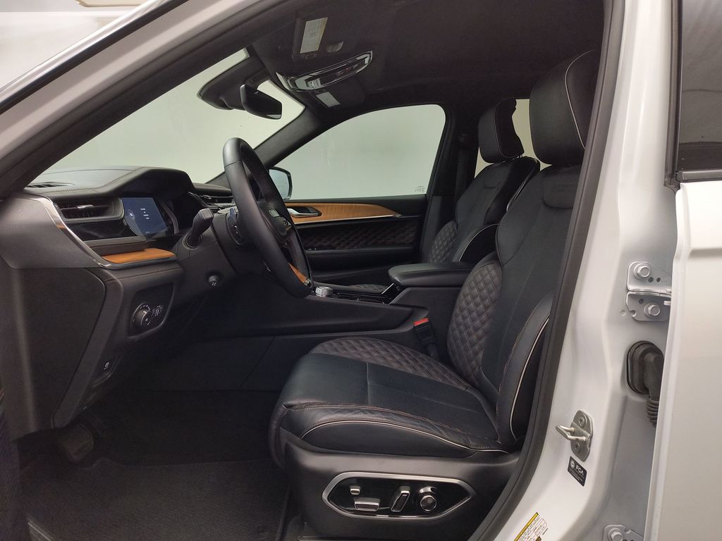 2024 Jeep Grand Cherokee Summit Reserve photo 3