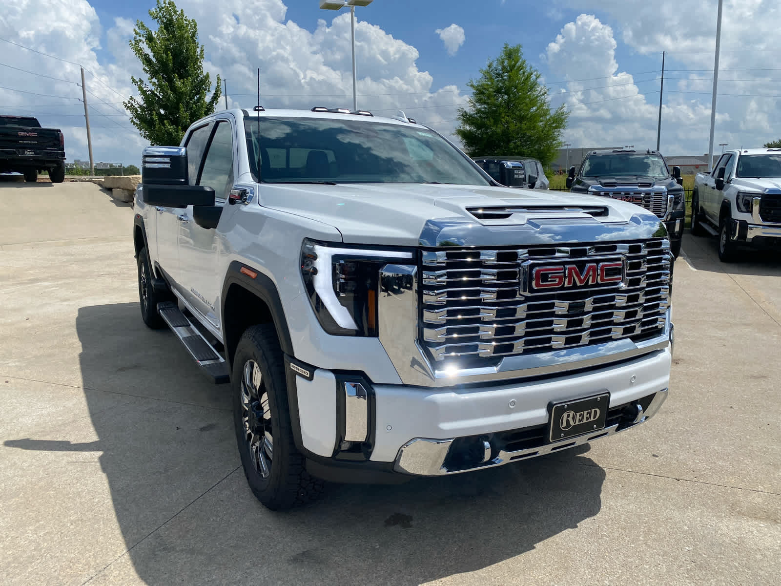 2025 Gmc Sierra 2500 HD Denali photo 2