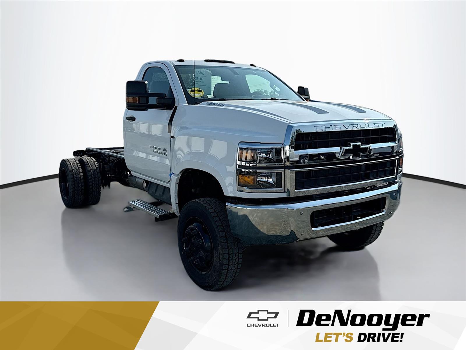 2024 Chevrolet Silverado 4500 Medium Duty Chassis Cab Work Truck's photo