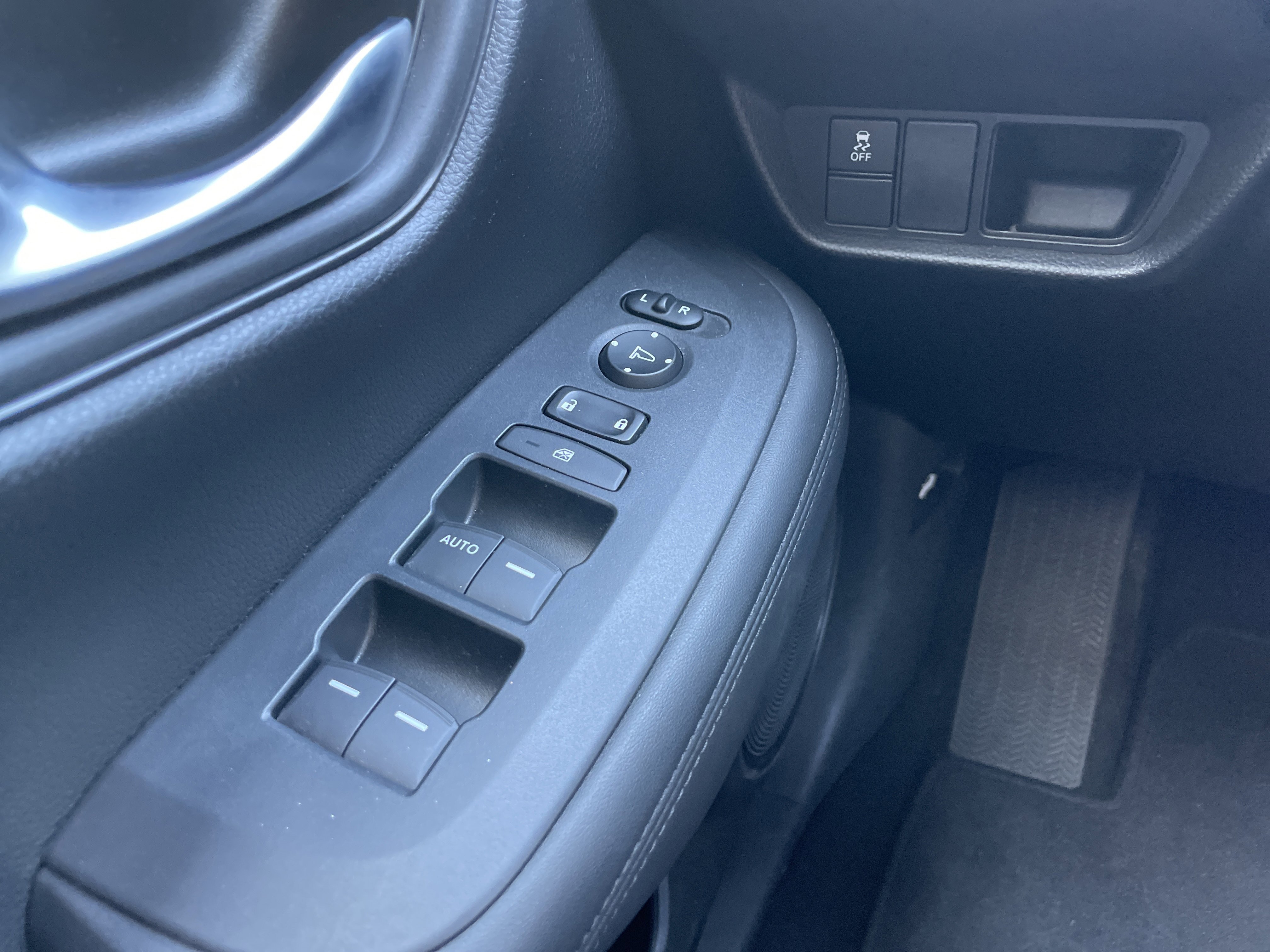 2023 Honda HR-V LX photo 4