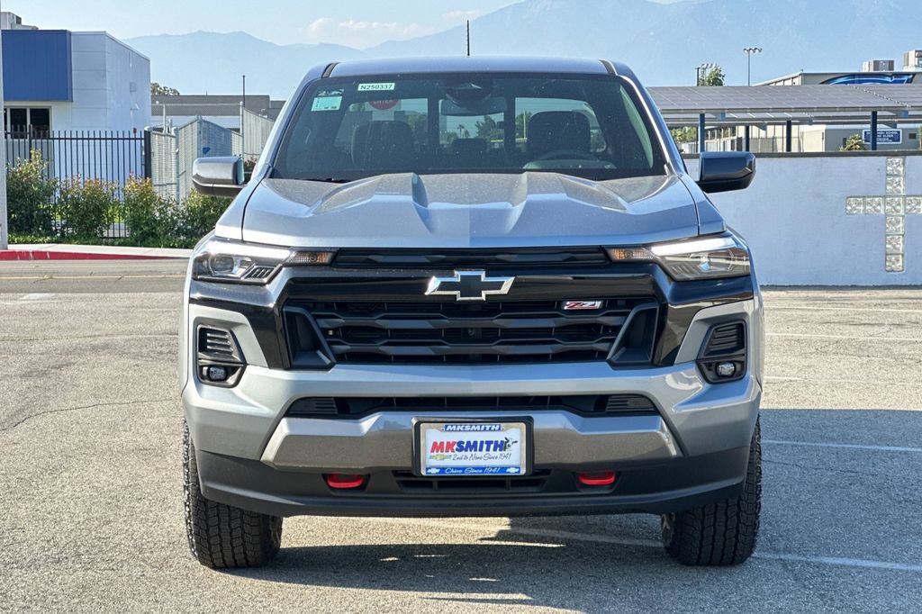 2025 Chevrolet Colorado Z71 photo 2