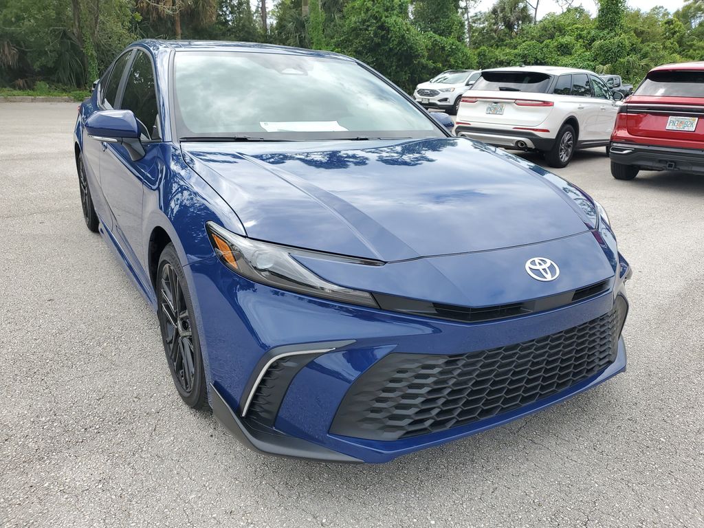 2025 Toyota Camry SE photo 3