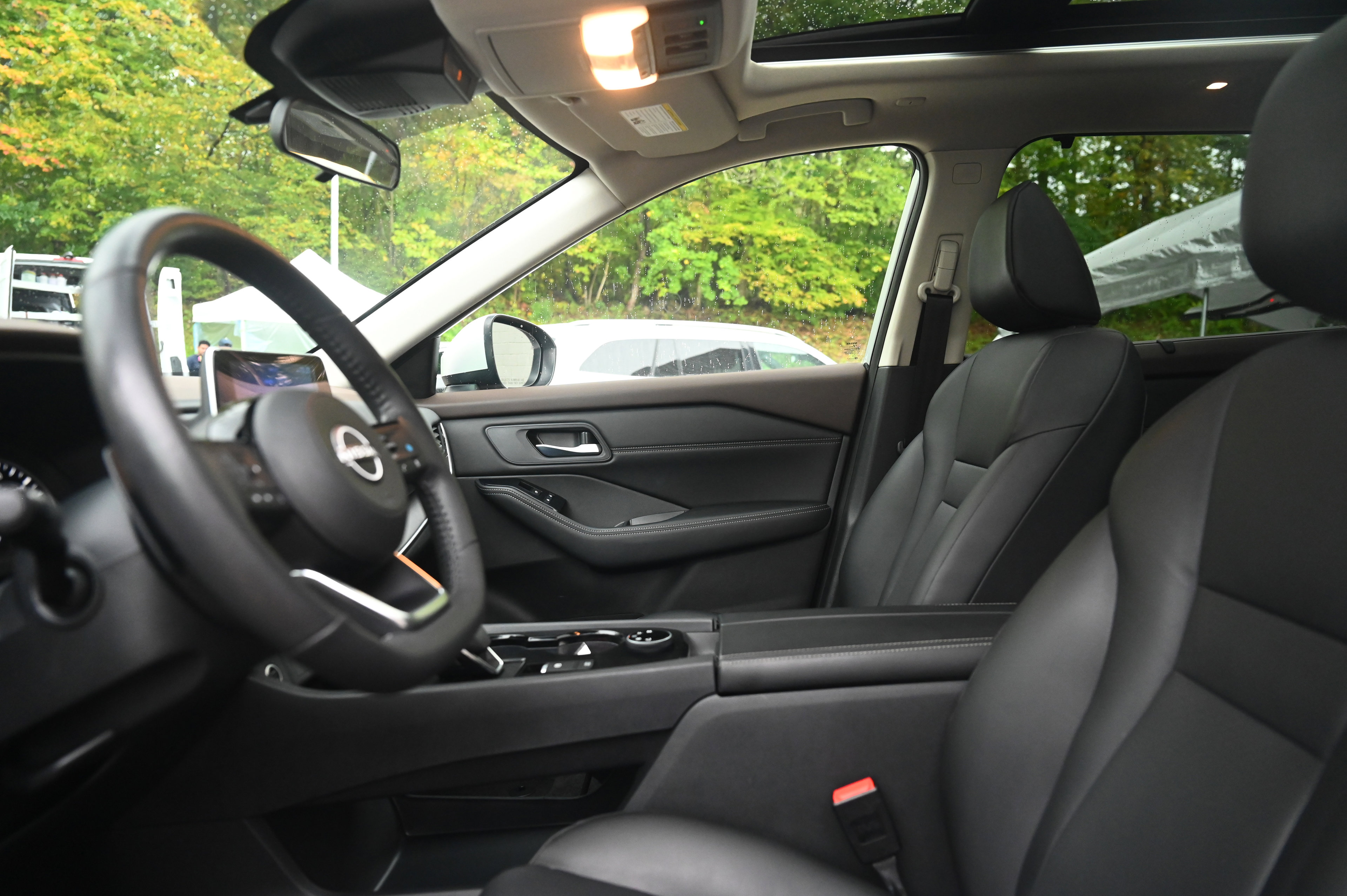 2023 Nissan Rogue SV photo 17
