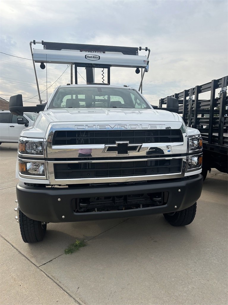 2023 Chevrolet Silverado 6500HD Work Truck photo 3