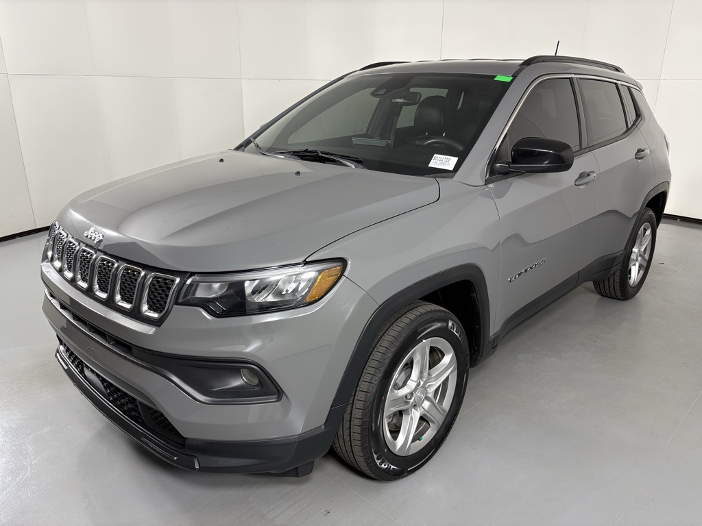 2023 Jeep Compass Latitude photo 4